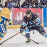 Stuart Kerr Re-signs